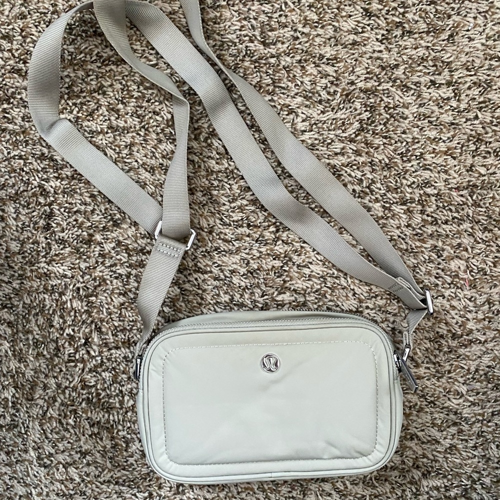 Lululemon Camera Crossbody Bag (Raw Linen) Gem